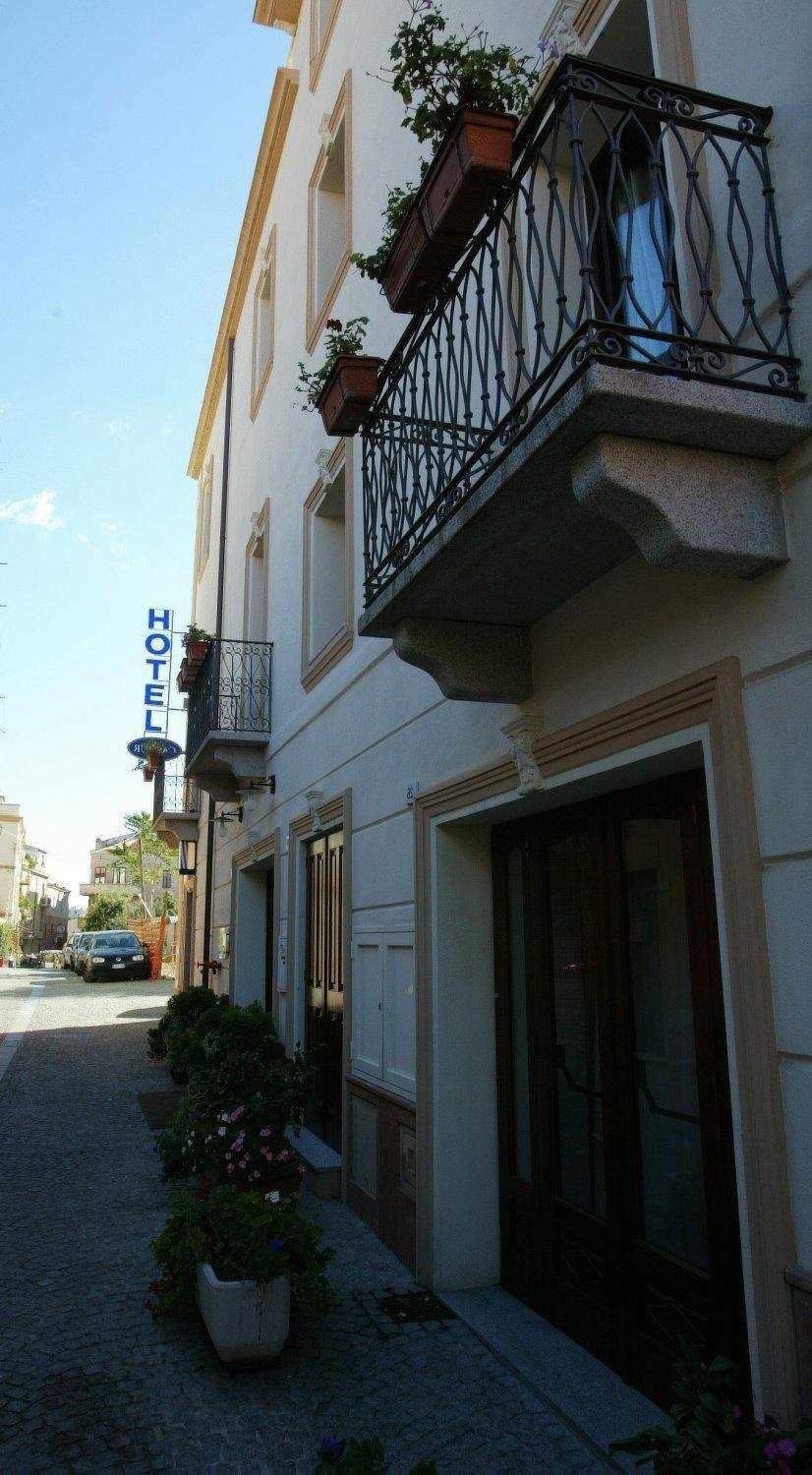 Hotel Cavour Olbia Esterno foto